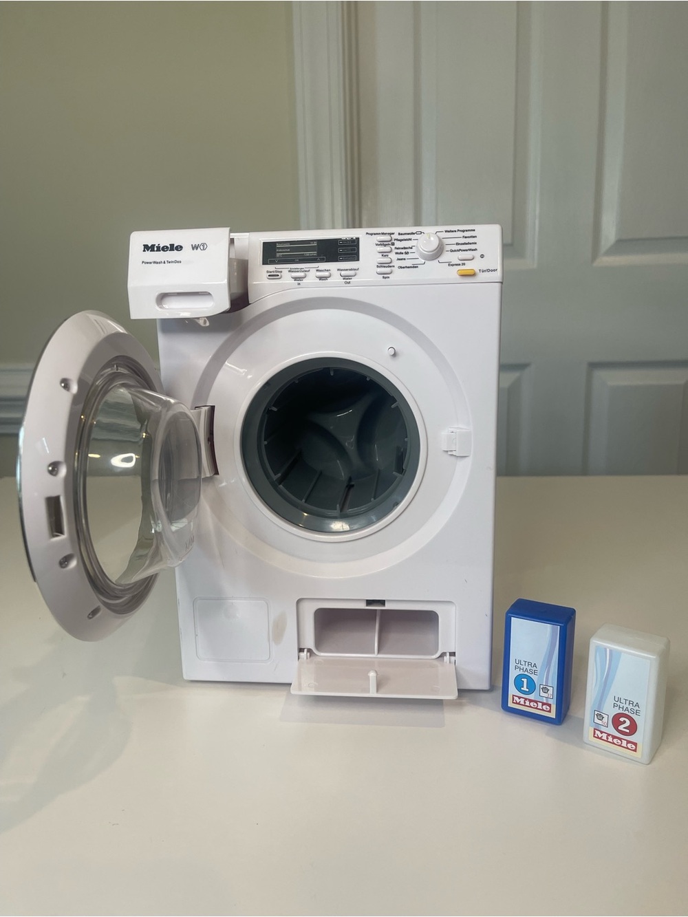 Miele Pretend Play Kids Washing Machine, Ages 3+ Theo Klein 6942 Working